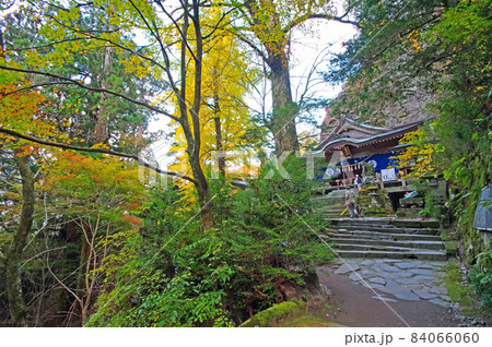 福岡県添田町の英彦山中腹にある紅葉名所高住神社 福岡県添田町の英彦山中腹にある紅葉名所高住神社 84066060