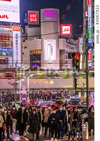 日本の東京都市景観 11月・再び感染拡大…渋谷は脅威の人流…新たな動線が…奥はス交差点=11月17日 日本の東京都市景観 11月・再び感染拡大…渋谷は脅威の人流…新たな動線が…奥はス交差点=11月17日 84067922