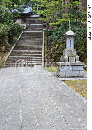 永平寺の境内（福井県吉田郡永平寺町志比5-15） 84068495