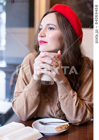 Romantic pretty woman in the cafe 84069468