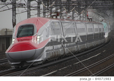 東北新幹線を行く秋田新幹線E6系(E5系併結) 東北新幹線を行く秋田新幹線E6系(E5系併結) 84071983