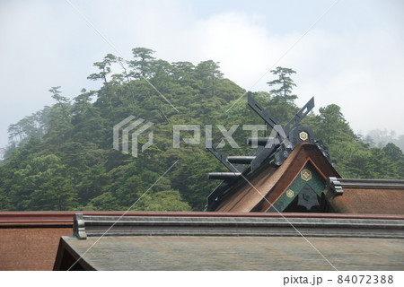 出雲大社･御本殿のちゃん塗りの屋根（島根県出雲市大社町） 84072388