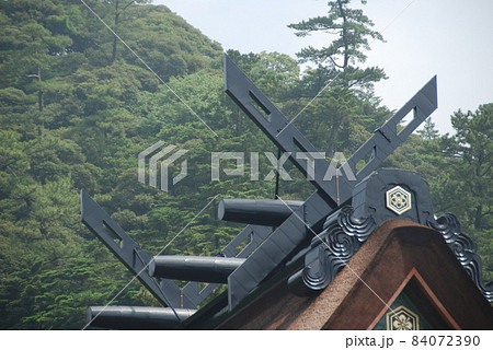 出雲大社・御本殿のちゃん塗りの屋根(島根県出雲市大社町) 出雲大社・御本殿のちゃん塗りの屋根(島根県出雲市大社町) 84072390