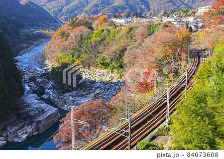 寝覚の床と線路 84073608