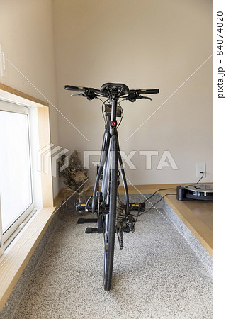 自宅に置かれた自転車イメージ 自宅に置かれた自転車イメージ 84074020