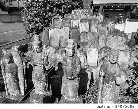 東京中野・福寿院の無縁塚 84075088