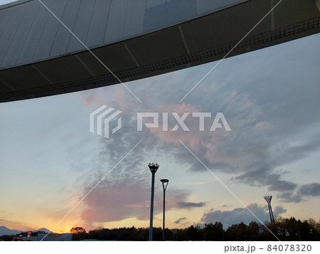 11月18日撮影した、東名下り足柄SAの夕焼けです。 11月18日撮影した、東名下り足柄SAの夕焼けです。 84078320