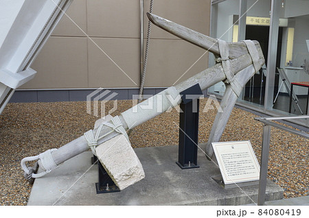 遣唐使船で使われたと推測される「木製のイカリ」（平城京歴史館／奈良県奈良市二条大路南4-6-1） 84080419