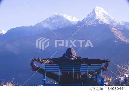 ネパール ポカラからトレッキング絶景ポイント プーンヒルの朝日とアンナプルナなどヒマラヤ山脈の山々 84080444