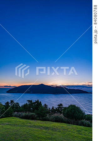 金華山の夜明け（宮城県石巻市） 84080788