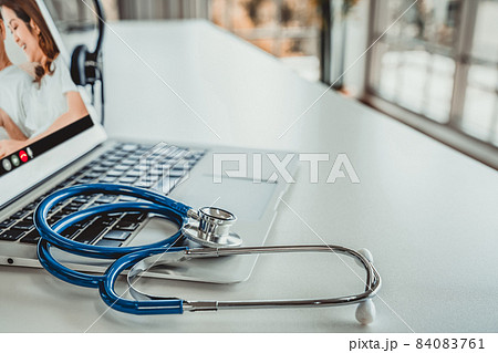 Telemedicine service online video call for doctor to actively chat with patient 84083761