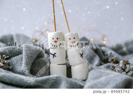 Two happy funny marshmallow snowmen. Marshmallow friends. Diy. Sweet treat for kids funny marshmallow snowman. Christmas winter holiday decoration. Two happy funny marshmallow snowmen. Marshmallow friends. Diy. Sweet treat for kids funny marshmallow snowman. Christmas winter holiday decoration. 84085742