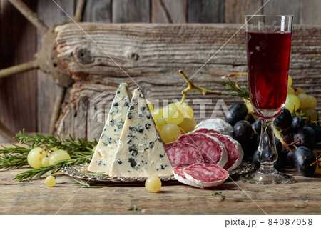 Rustic still life with wine and snacks. 84087058