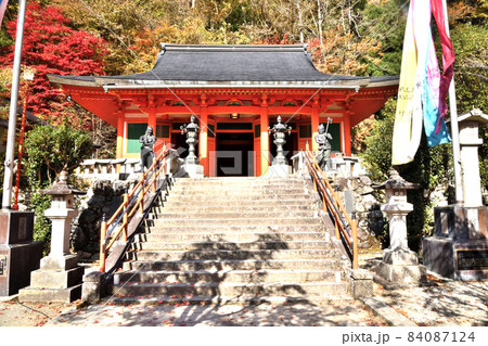 大峰山 秋の龍泉寺本堂 【奈良県吉野郡天川村洞川】 大峰山 秋の龍泉寺本堂 【奈良県吉野郡天川村洞川】 84087124