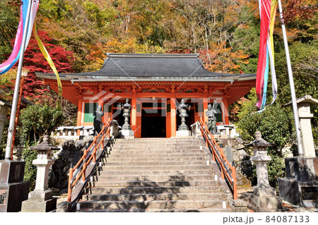 大峰山　秋の龍泉寺本堂　【奈良県吉野郡天川村洞川】 84087133