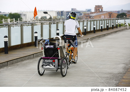 父子 父と子 幼児 84087452