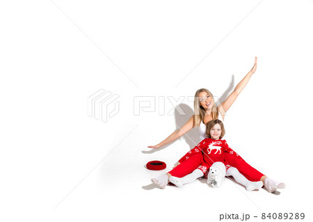 Mom and child having fun together at xmas. 84089289