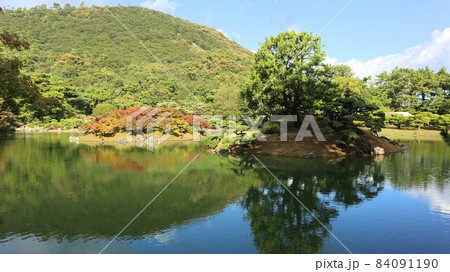 特別名勝に指定されている文化財庭園の中で、最大の広さの香川県栗林公園 特別名勝に指定されている文化財庭園の中で、最大の広さの香川県栗林公園 84091190