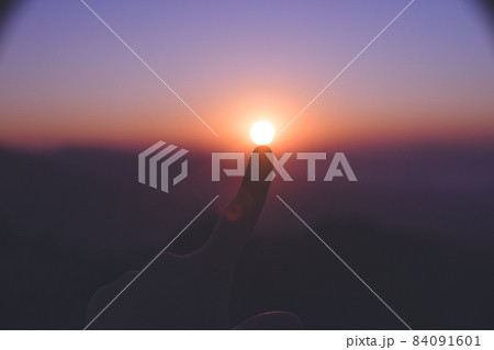 ネパール トレッキングの街ポカラ近郊の御来光スポット・サランコットの日の出 84091601