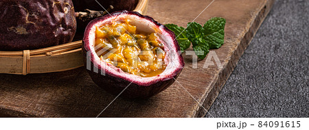 パッションフルーツ クダモノトケイソウ 果物時計草 84091615