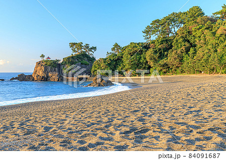 早朝の桂浜　下竜頭岬　高知県高知市 84091687