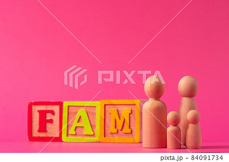 Small wooden figures of family members. Family relationship symbol Small wooden figures of family members. Family relationship symbol 84091734