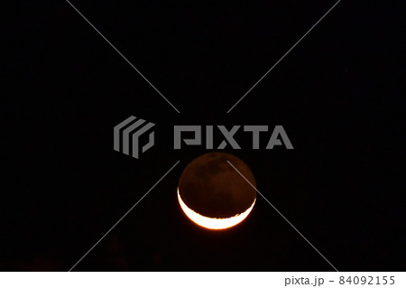 北杜市白州町、月齢26.7、地球照の細い月 84092155