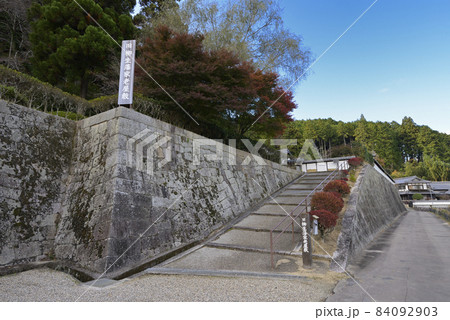 旧柳生藩家老屋敷へ続く石段（奈良県奈良市柳生町） 84092903
