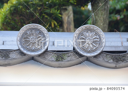 素弁十葉蓮華文 の軒丸瓦 大阪府大阪市 の写真素材