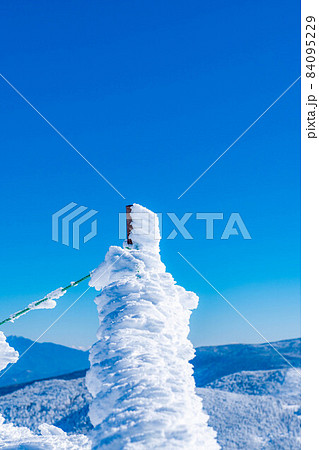 【冬素材】北横岳のエビの尻尾と青空【長野県】 【冬素材】北横岳のエビの尻尾と青空【長野県】 84095229