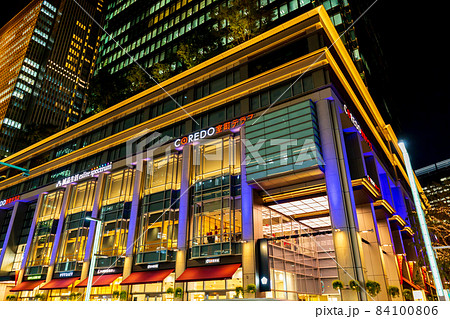 東京 日本橋の都市風景 コレド室町テラスの夜景 東京 日本橋の都市風景 コレド室町テラスの夜景 84100806