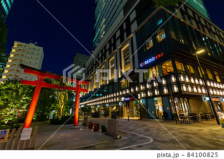 東京 日本橋室町の都市風景 コレド室町の夜景 東京 日本橋室町の都市風景 コレド室町の夜景 84100825