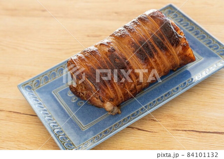 こんがりと焼きあがったチャーシュー(焼き豚) こんがりと焼きあがったチャーシュー(焼き豚) 84101132