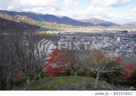 紅葉の鍋倉城跡 84101602