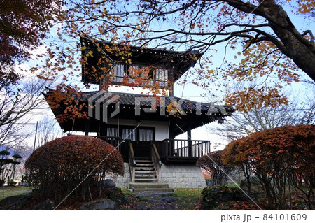 紅葉の鍋倉城跡 84101609
