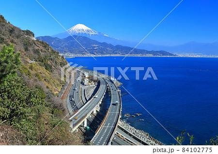 【静岡県】薩埵峠から見た富士山 84102775