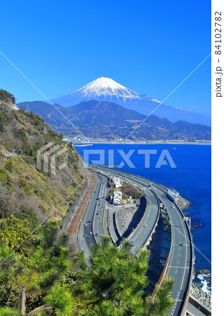【静岡県】薩埵峠から見た富士山 84102782