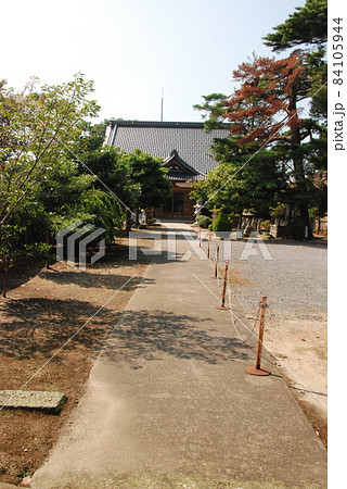 大督寺の境内（山形県鶴岡市家中新町） 84105944