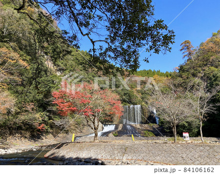 龍門の滝と紅葉 龍門の滝と紅葉 84106162