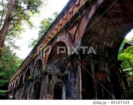 京都・南禅寺・秋の水路閣 京都・南禅寺・秋の水路閣 84107103