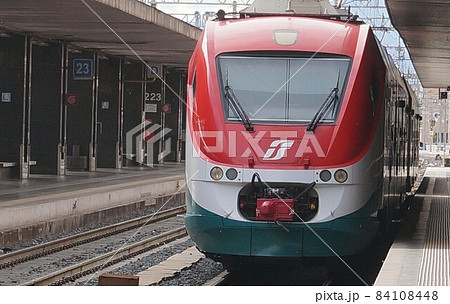 ローマ、テルミニ駅とインターシティ ローマ、テルミニ駅とインターシティ 84108448