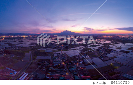 日没の岩木山 84110739