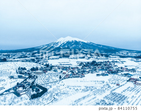 凍りつく岩木山 84110755