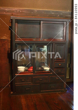 古い茶箪笥 古い茶箪笥 84110993