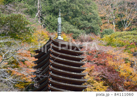 秋の談山神社　十三重塔　奈良県桜井市多武峰 84111060