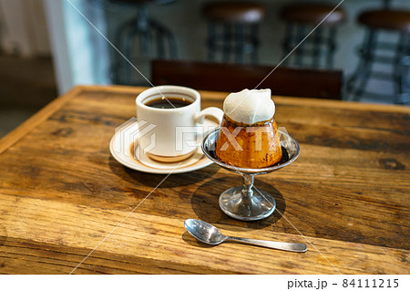 カスタードプリン 84111215