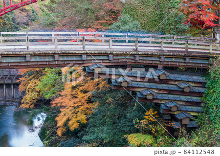 (山梨県)日本三奇橋 紅葉期の猿橋 (山梨県)日本三奇橋 紅葉期の猿橋 84112548