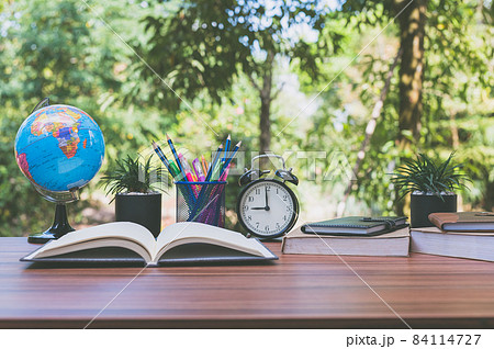 concept of reading books and desks 84114727