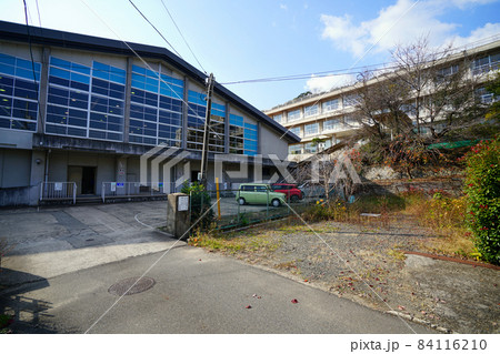 【廃校】福山市立千年小学校の通用門と体育館と校舎 広島県福山市 【廃校】福山市立千年小学校の通用門と体育館と校舎 広島県福山市 84116210