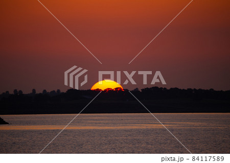 夕日 夕日 84117589